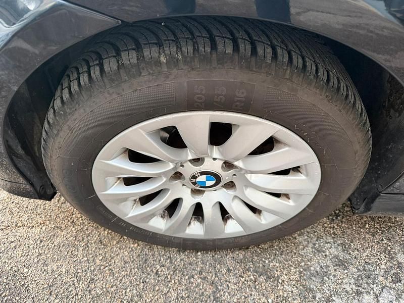 Usata BMW 318 143 CV (105 kW) 2009 Nero Station wagon