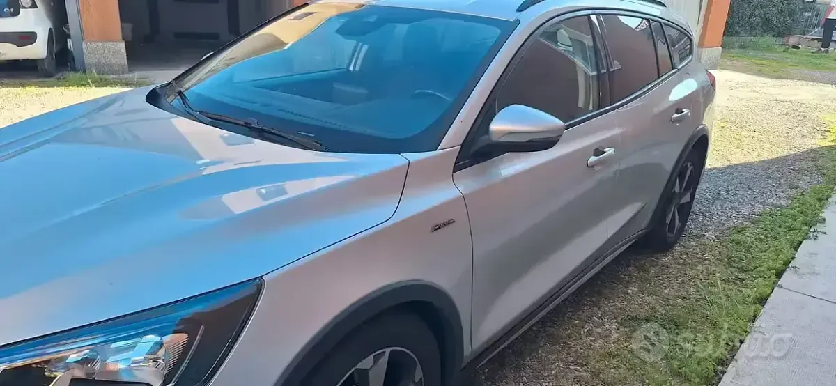 Usata Ford Focus 100 CV (73 kW) 2020 Grigio Station wagon