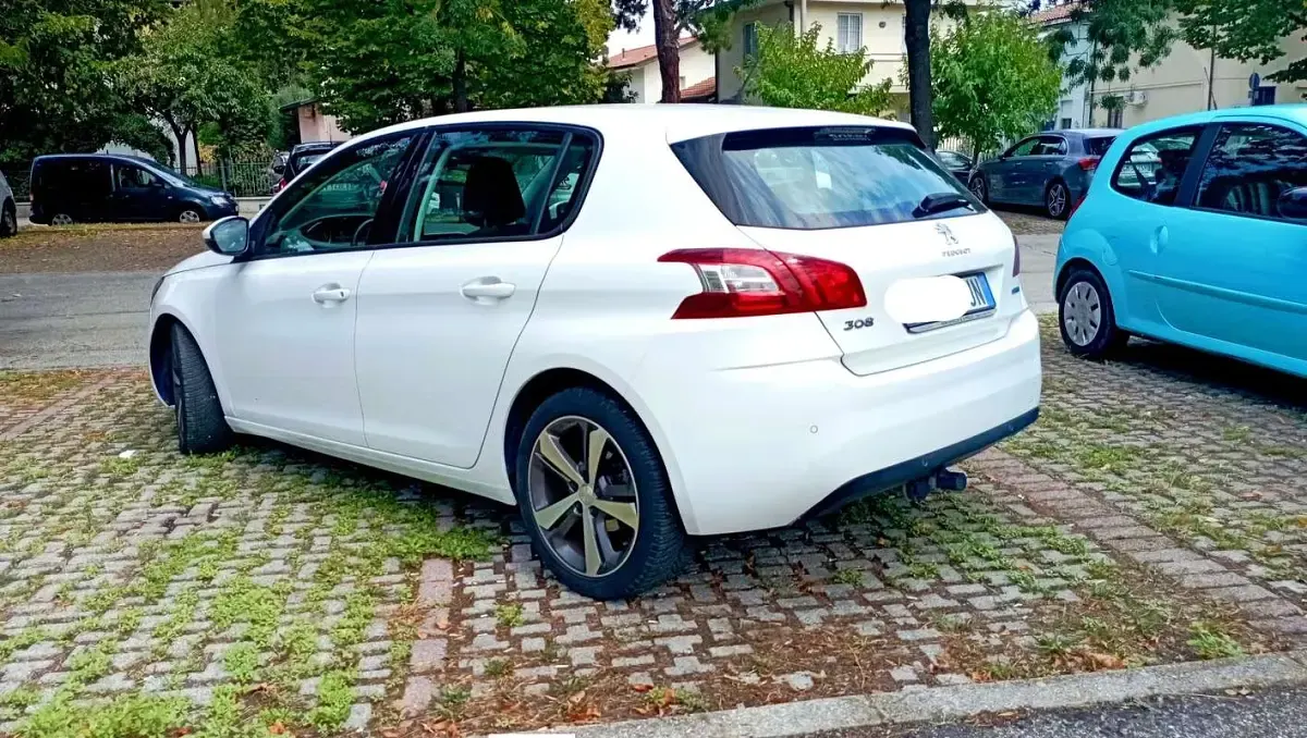 Usata Peugeot 308 99 CV (72 kW) 2016 Berlina