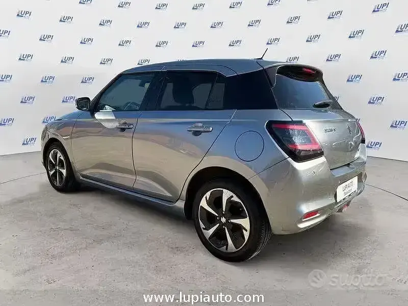 Usata Suzuki Swift 83 CV (61 kW) 2024 Grigio Utilitaria