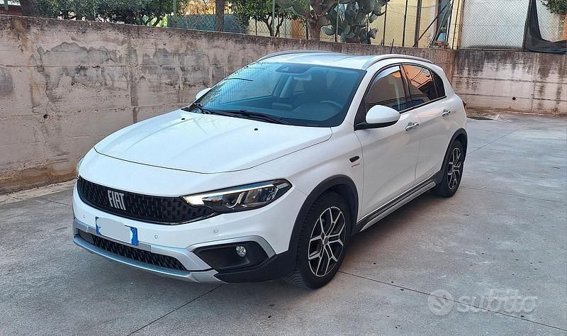 Usata Fiat Tipo Cross 131 CV (96 kW) 2021 Bianco Berlina