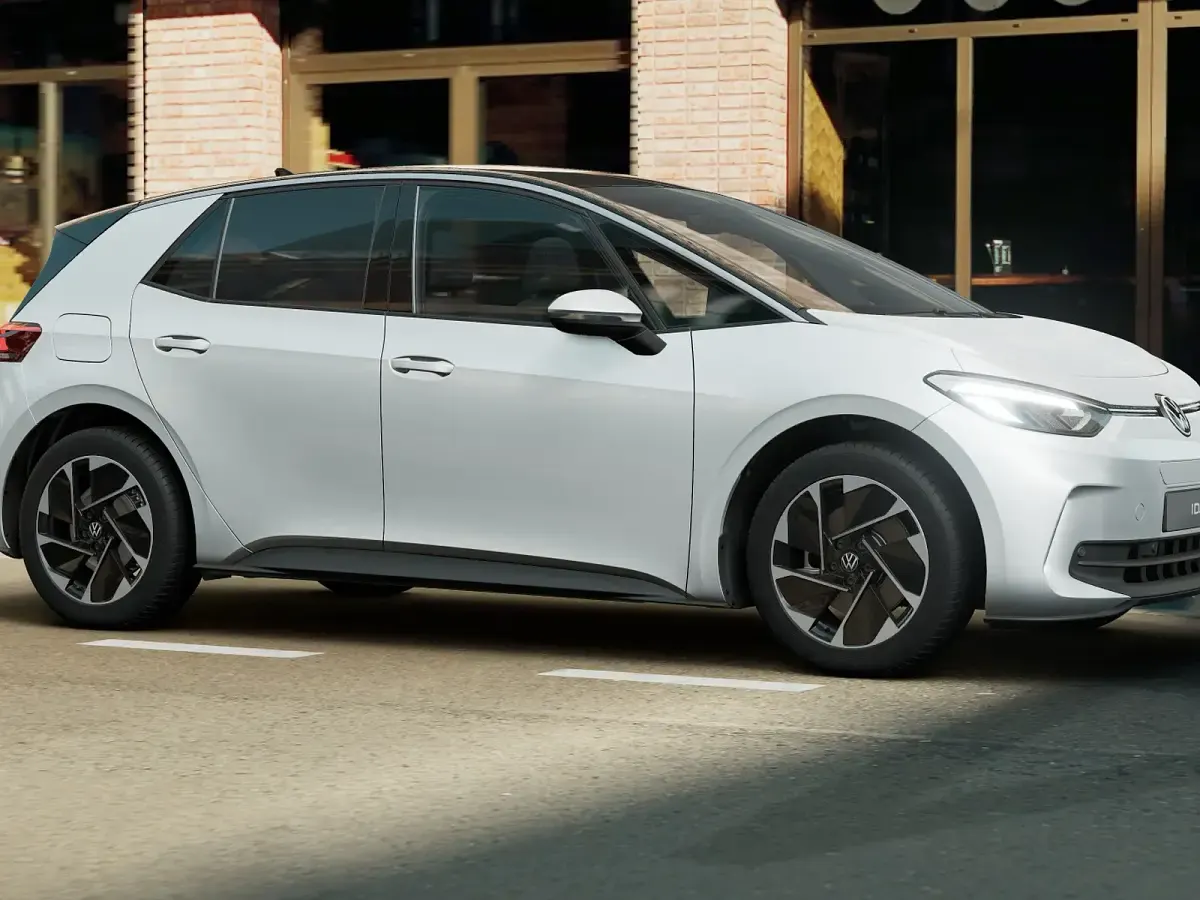 Nuova VW ID.3 Pure 125 kW (170 CV) 2026 Glacier white metallizzato nero Utilitaria