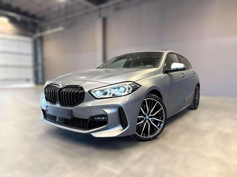 Usata BMW 118 M Sport 136 CV (100 kW) 2024 Grigio colosseo metallizzato Utilitaria