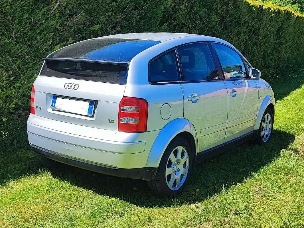 Usata Audi A2 75 CV (55 kW) 2001 Argento Utilitaria