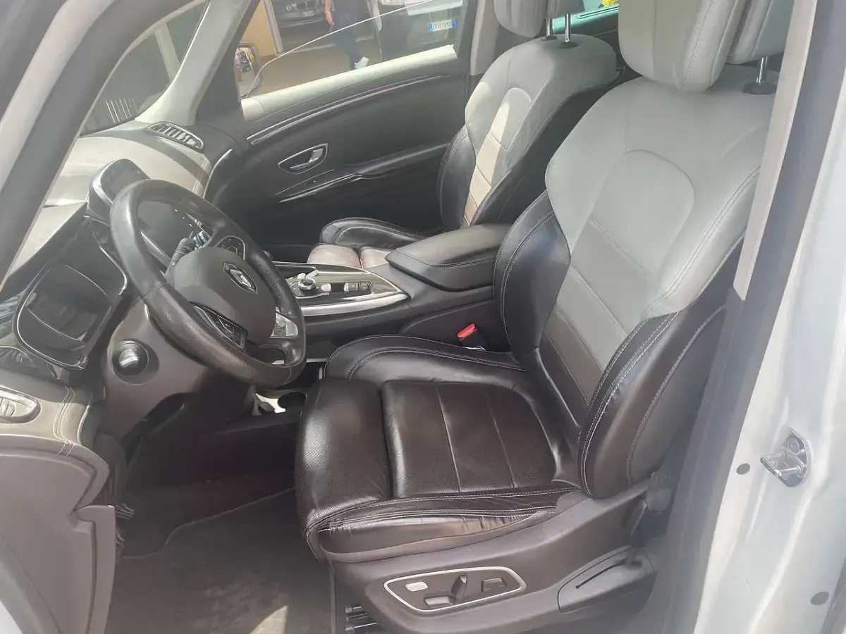 Usata Renault Espace Initiale Paris 200 CV (147 kW) 2017 Bianco Monovolume