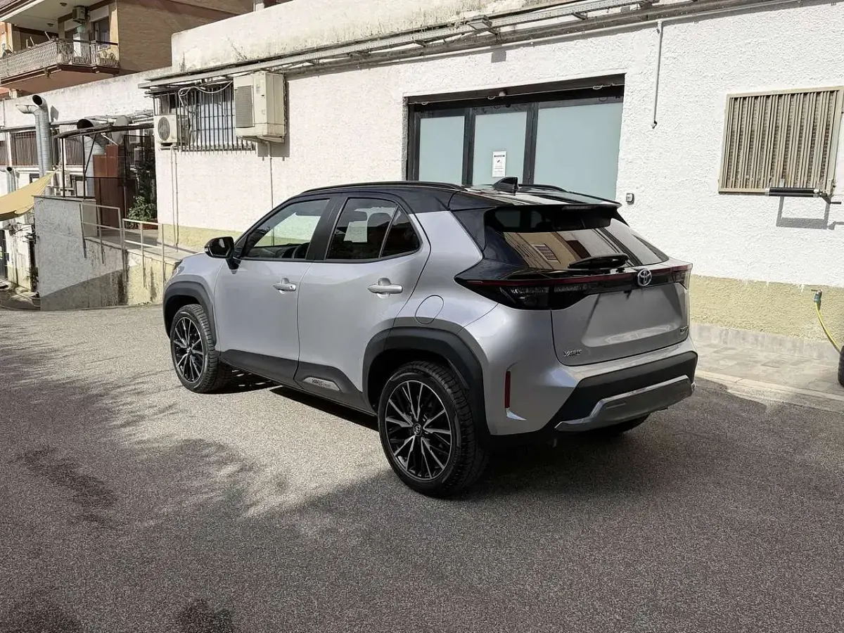 Usata Toyota Yaris Cross 92 CV (67 kW) 2023 Argento SUV