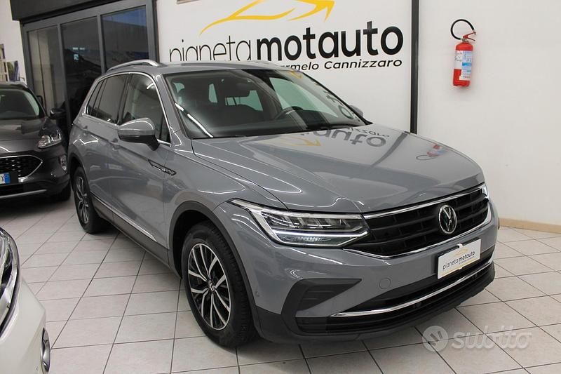 Usata VW Tiguan Life 122 CV (89 kW) 2021 Grigio SUV