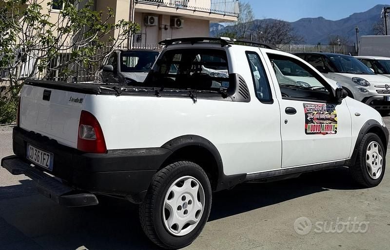 Usata Fiat Strada 80 CV (58 kW) 2003 Bianco Pick-up