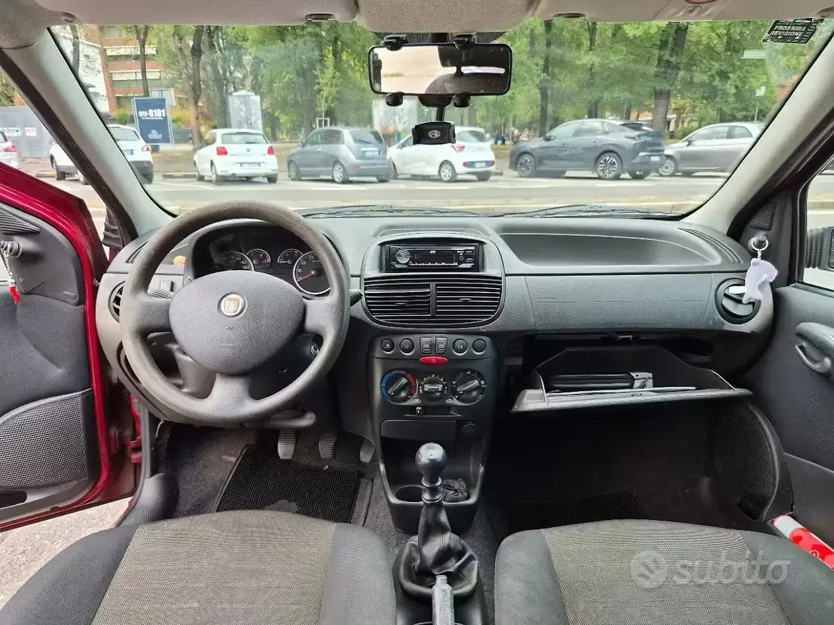 Usata Fiat Punto Classica 60 CV (44 kW) 2009 Rosso Utilitaria