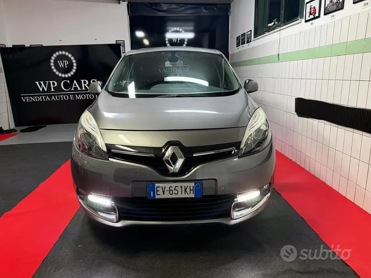 Usata Renault Scénic 110 CV (80 kW) 2014 Grigio Monovolume