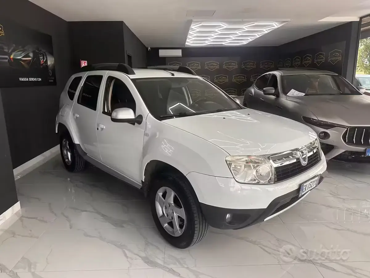 Usata Dacia Duster Lauréate 110 CV (80 kW) 2011 Bianco SUV
