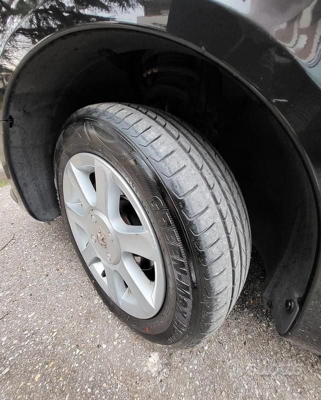 Usata Peugeot 1007 68 CV (50 kW) 2005 Nero Monovolume