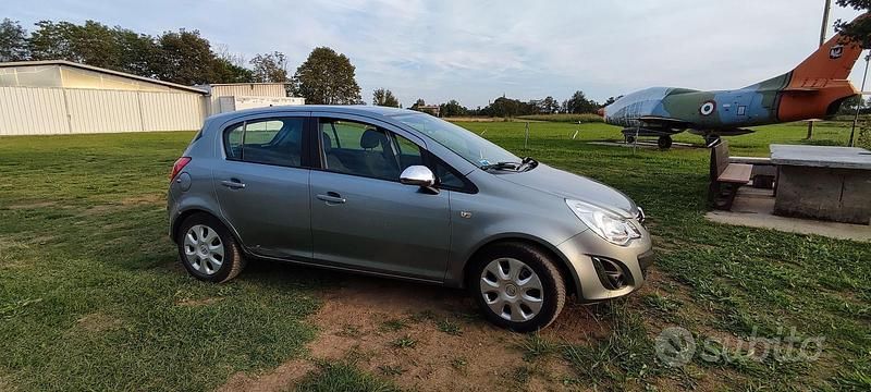Usata Opel Corsa Club 86 CV (63 kW) 2012 Grigio Berlina