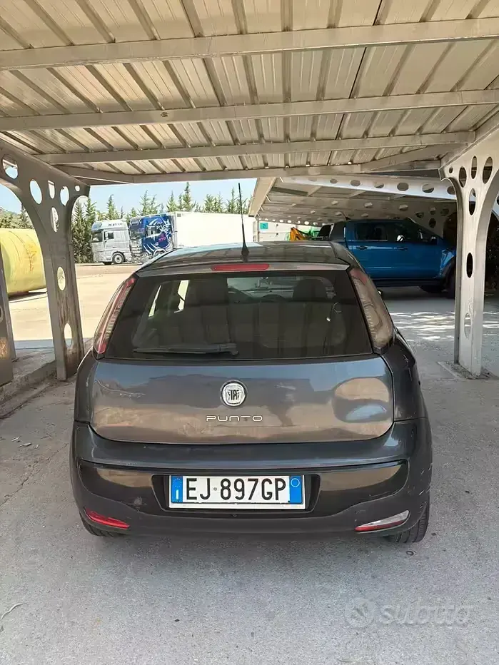 Usata Fiat Grande Punto 75 CV (55 kW) 2011 Grigio Utilitaria