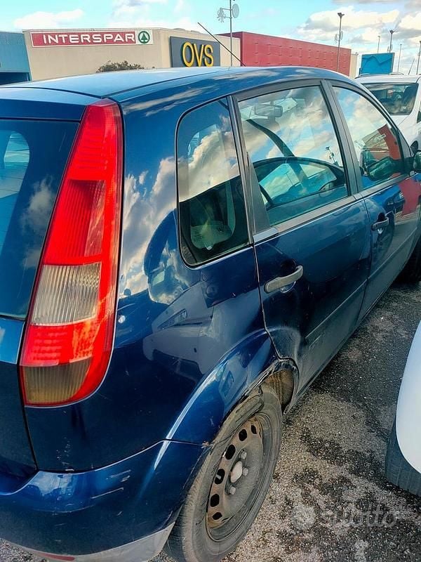 Usata Ford Fiesta 73 CV (53 kW) 2003 Blu Utilitaria