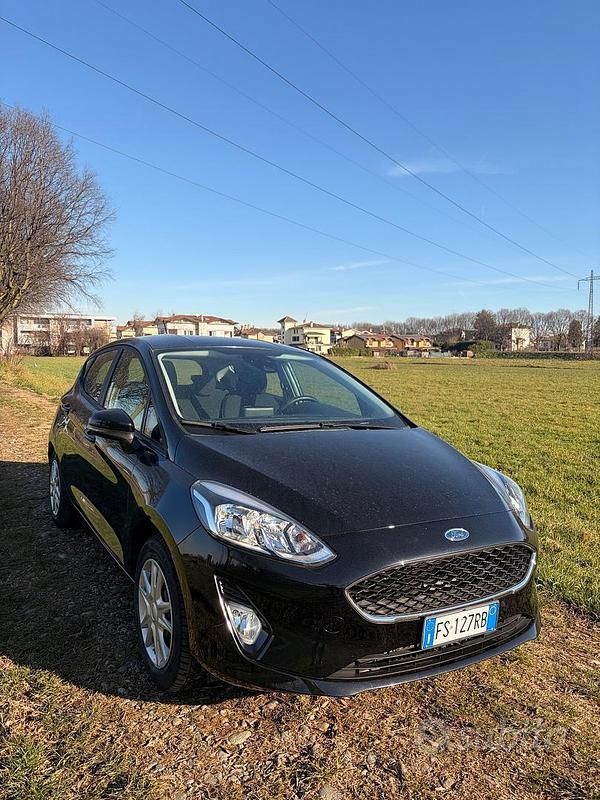 Usata Ford Fiesta 85 CV (62 kW) 2018 Nero Berlina