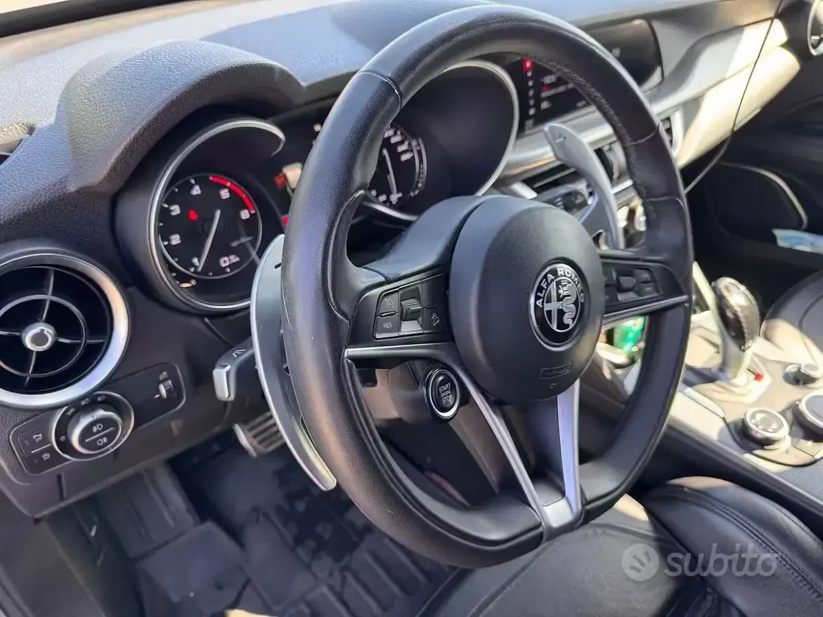 Usata Alfa Romeo Stelvio Veloce 210 CV (154 kW) 2017 Grigio SUV