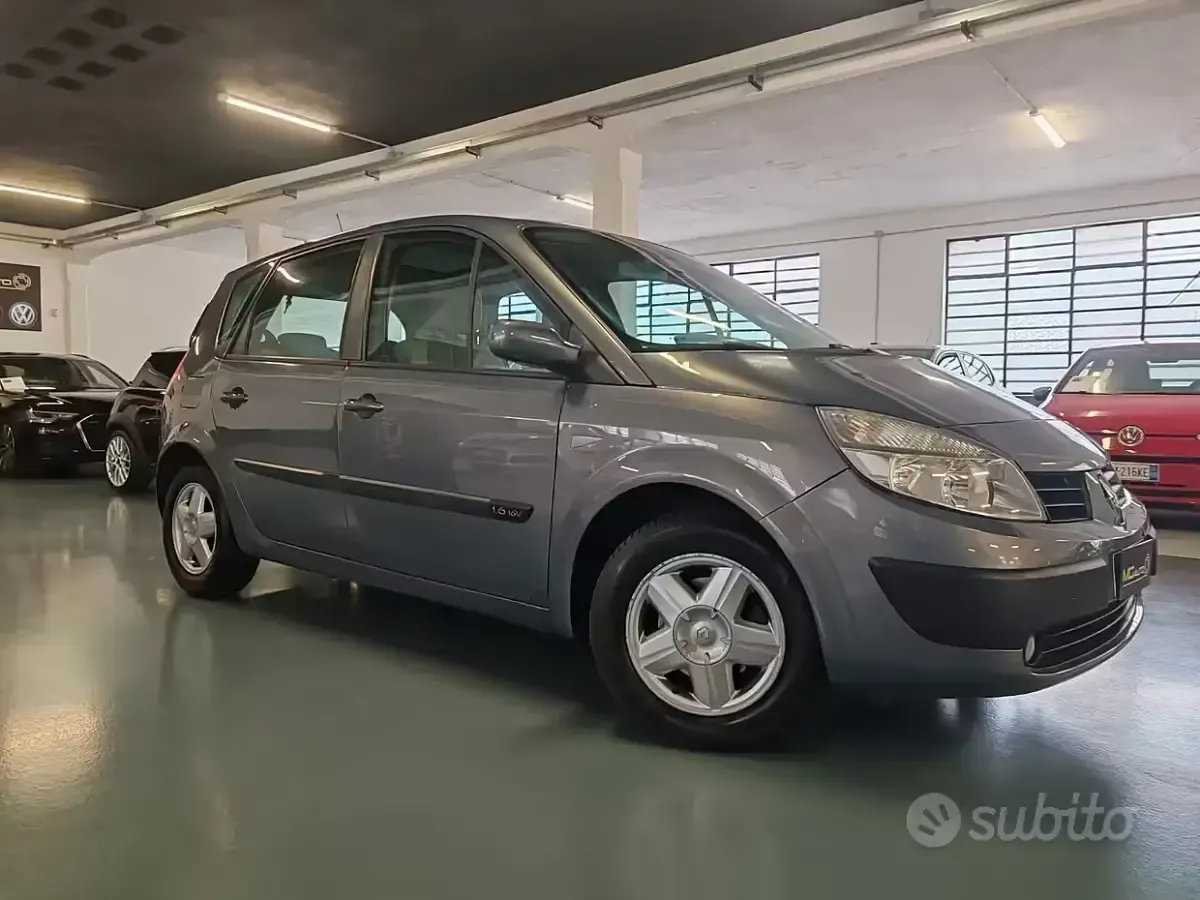Usata Renault Scénic II 111 CV (81 kW) 2006 Grigio Monovolume