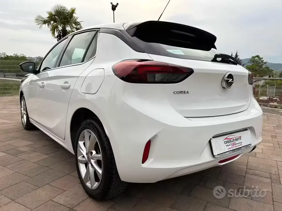 Usata Opel Corsa Elegance 102 CV (75 kW) 2022 Bianco Utilitaria