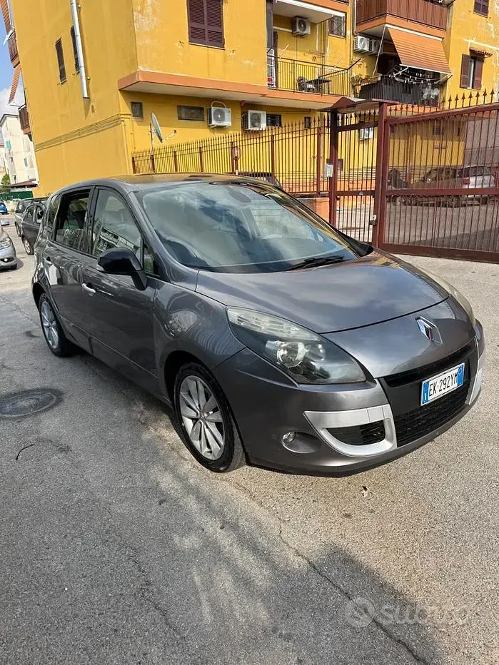 Usata Renault Scénic III Luxe 131 CV (96 kW) 2011 Grigio Monovolume