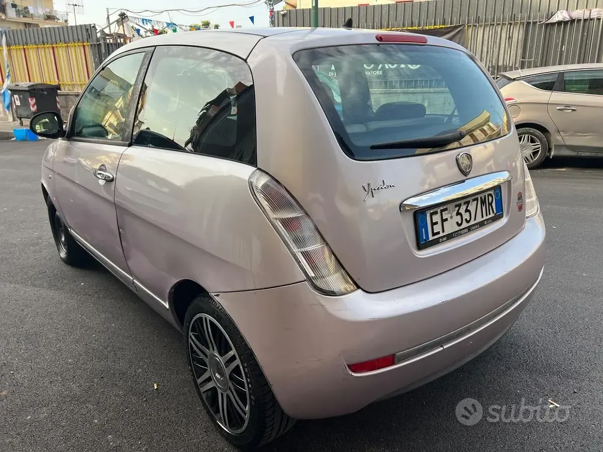 Usata Lancia Ypsilon 60 CV (44 kW) 2010 Viola Utilitaria