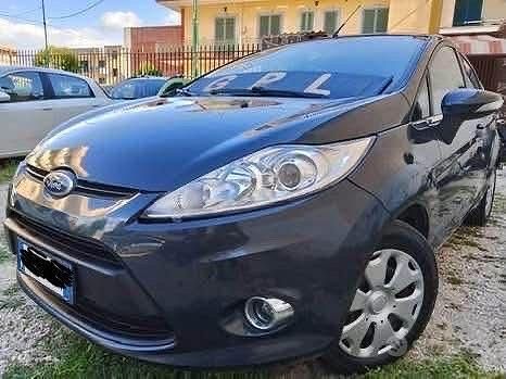 Usata Ford Fiesta 82 CV (60 kW) 2010 Grigio Utilitaria