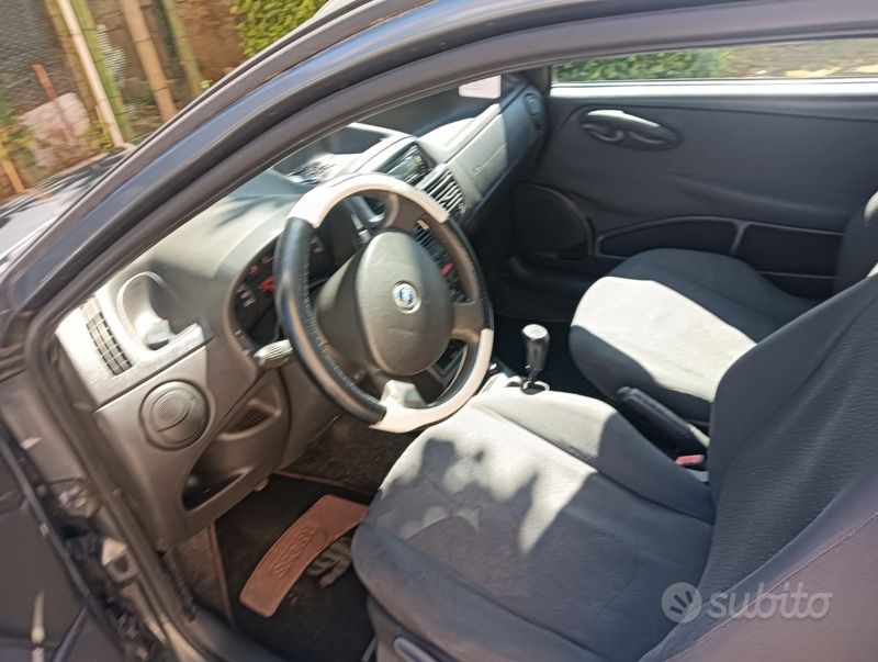 Usata Fiat Punto 69 CV (50 kW) 2004 Grigio Utilitaria