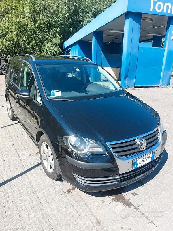 Usata 2009 VW Touran Monovolume | 5000 € (Buon prezzo) - Immagine 1/4