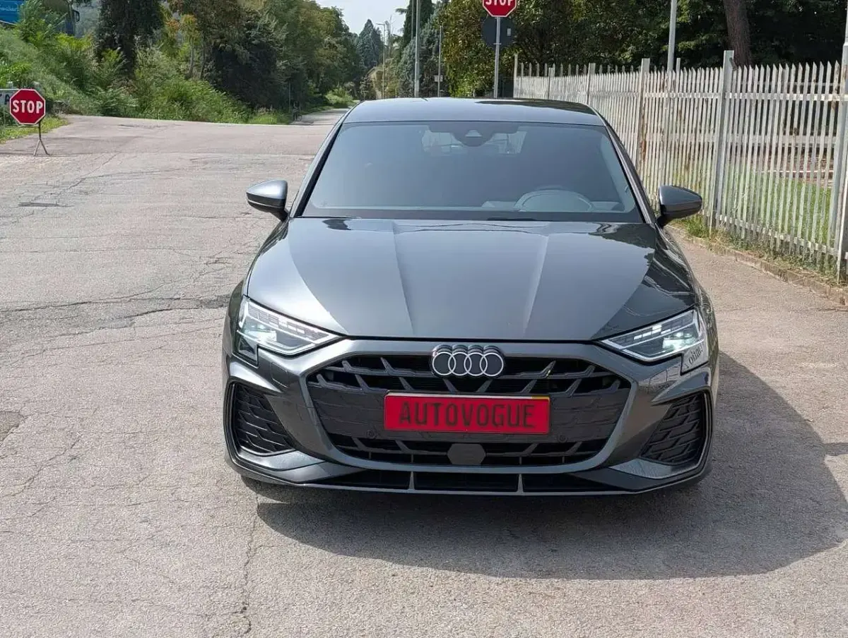 Usata Audi A3 S-Line 150 CV (110 kW) 2024 Daytona gray Berlina