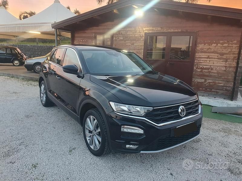 Usata VW T-Roc Style 116 CV (85 kW) 2019 Nero SUV
