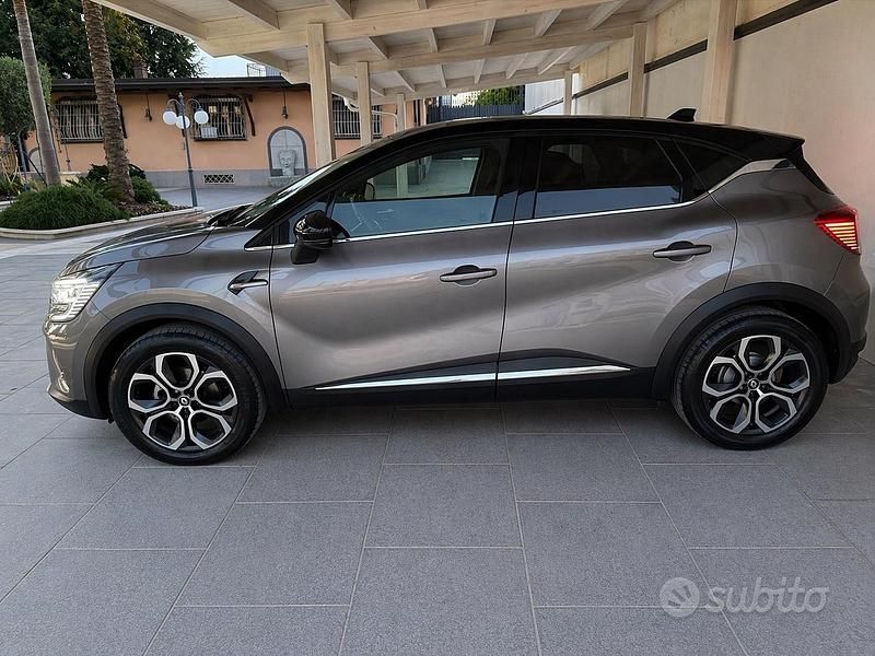 Usata Renault Captur Techno 101 CV (74 kW) 2023 Grigio SUV