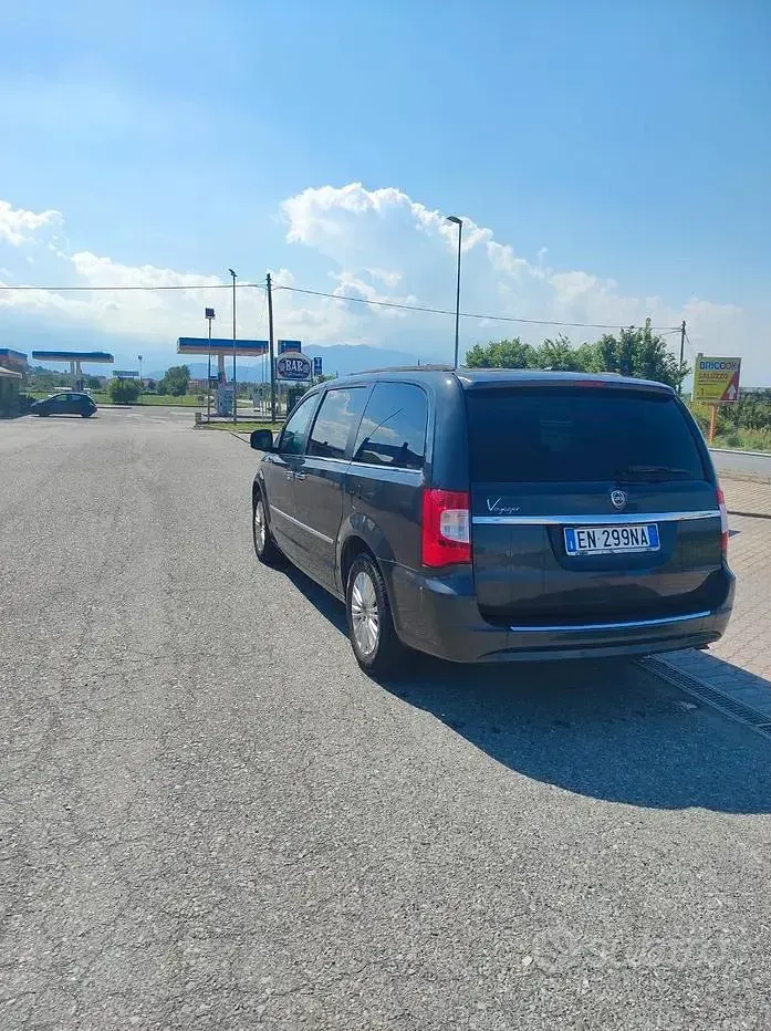 Usata Lancia Voyager 163 CV (119 kW) 2012 Nero Monovolume