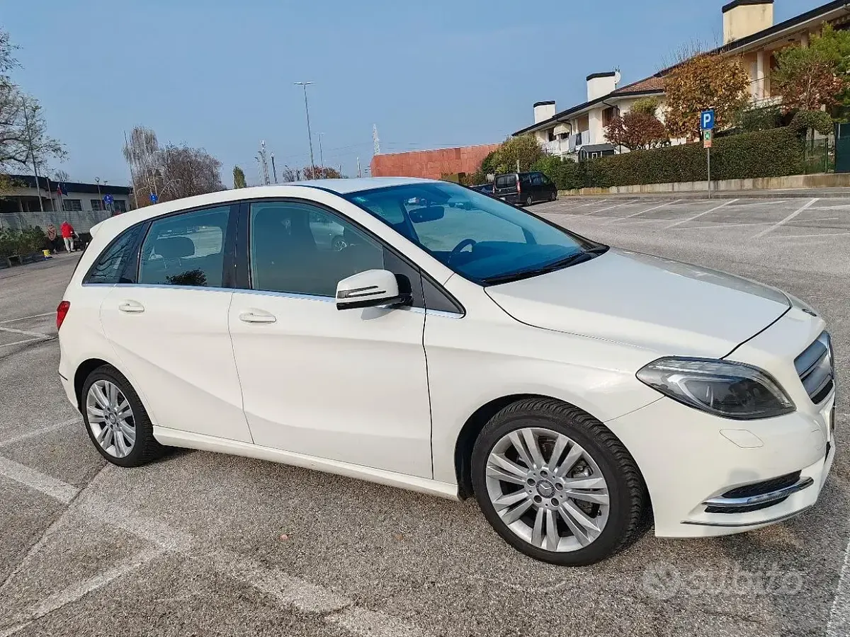 Usata Mercedes B180 2013 Bianco Utilitaria