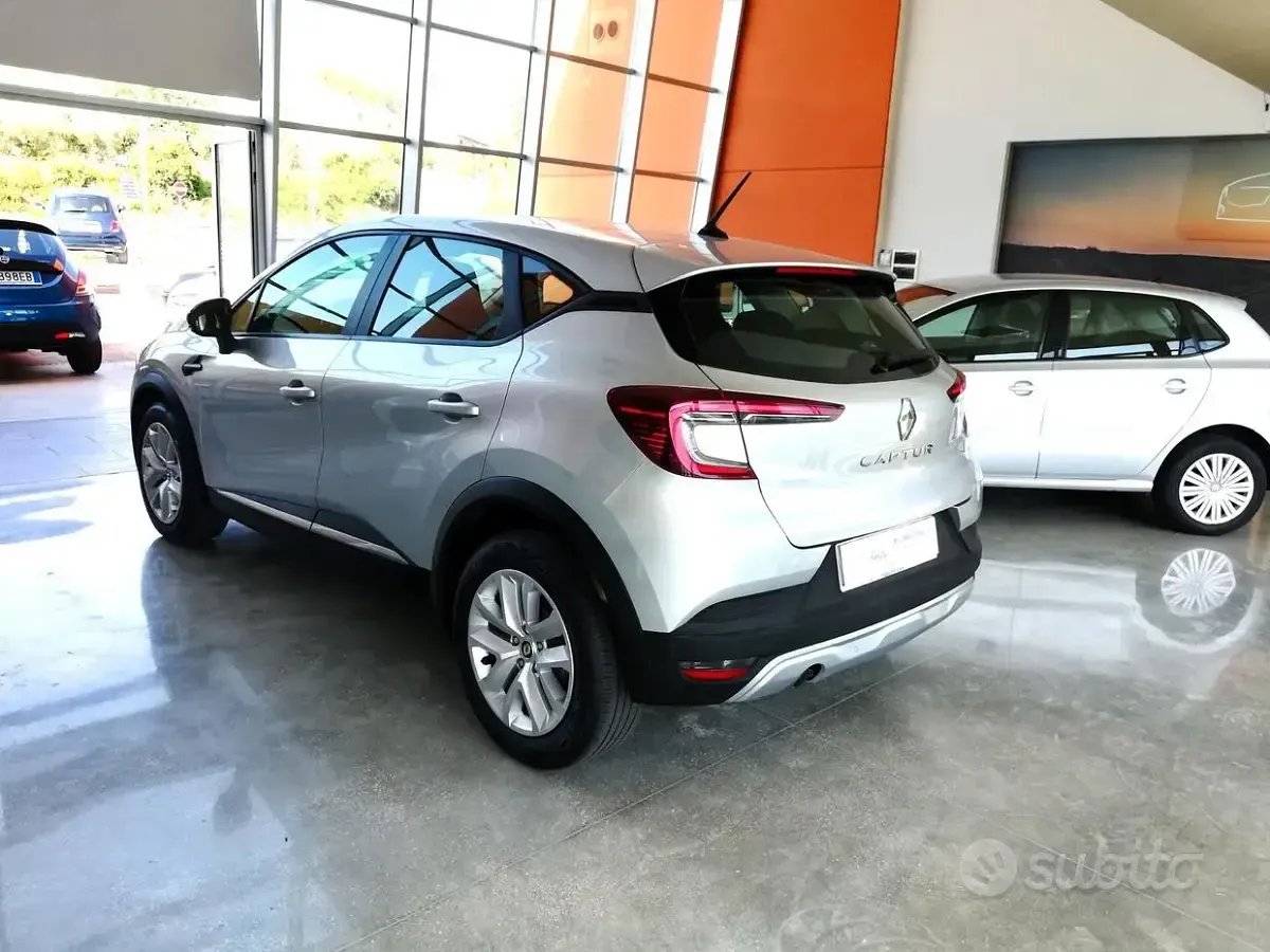 Usado Renault Captur Business 95 CV (69 kW) 2021 Gris SUV