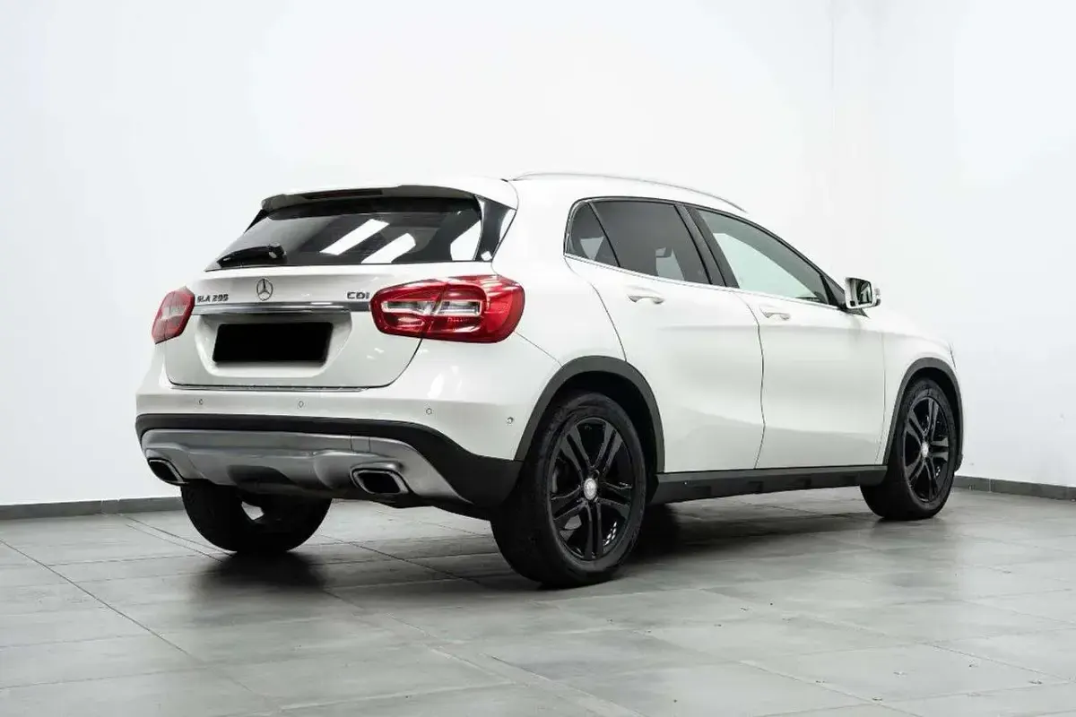 Usata Mercedes GLA200 Executive 136 CV (100 kW) 2014 Bianco SUV