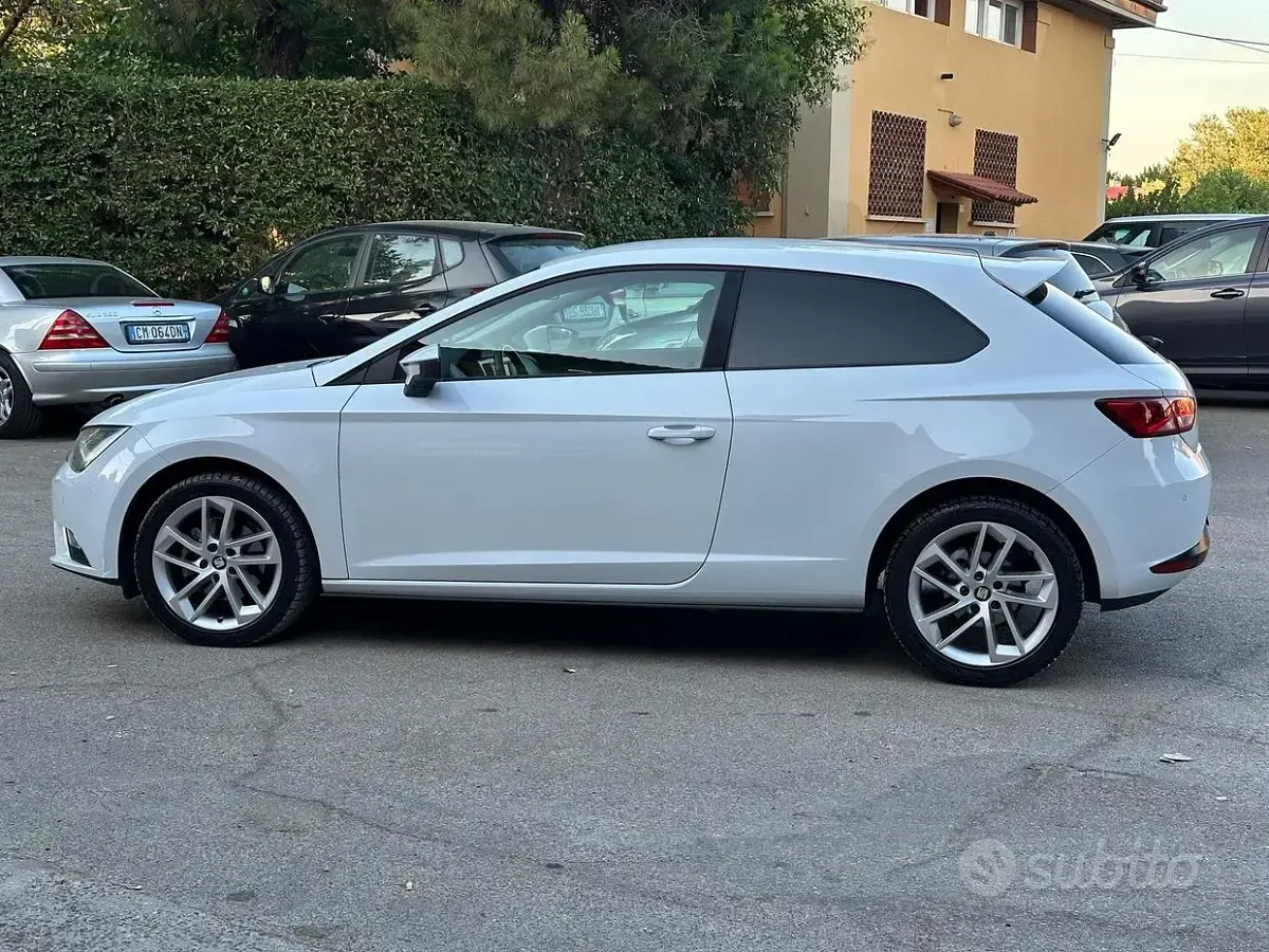 Usata Seat Leon Style 105 CV (77 kW) 2014 Bianco Coupé