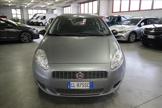 Grigio Usata 2009 Fiat Punto Utilitaria | 2400 € (Ottimo prezzo) - Immagine 1/4