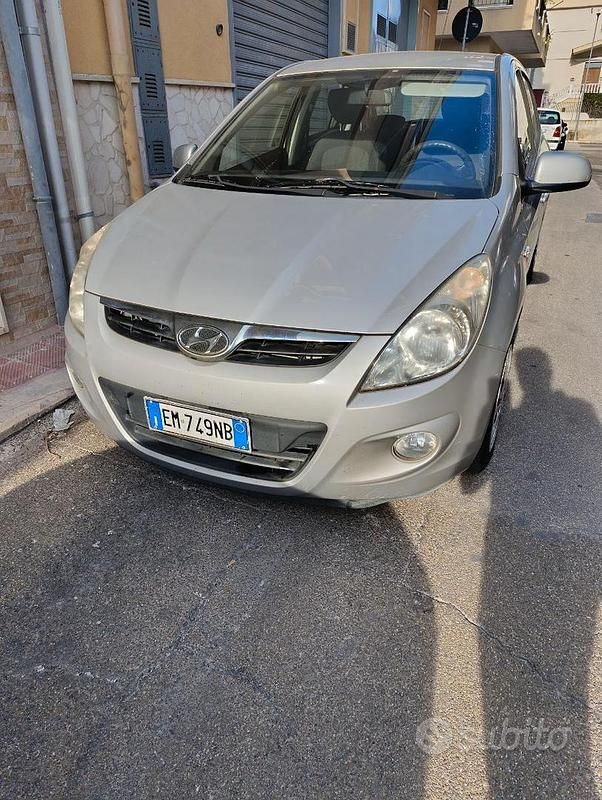 Usata Hyundai i20 78 CV (57 kW) 2012 Grigio Berlina