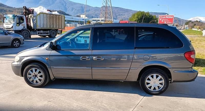 Usata Chrysler Grand Voyager Limited 149 CV (109 kW) 2005 Grigio Monovolume