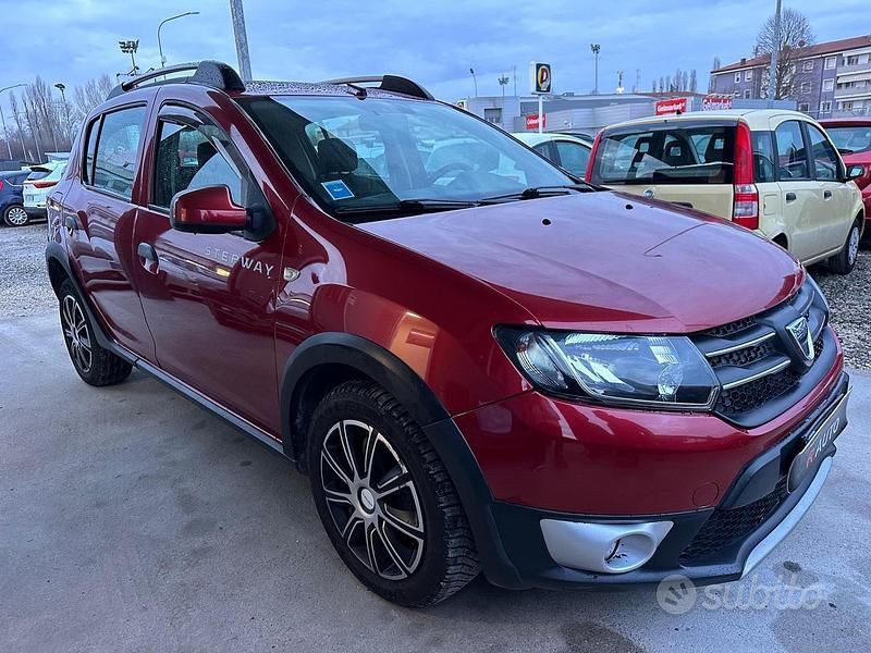 Usata Dacia Sandero Prestige 90 CV (66 kW) 2013 Marrone Utilitaria