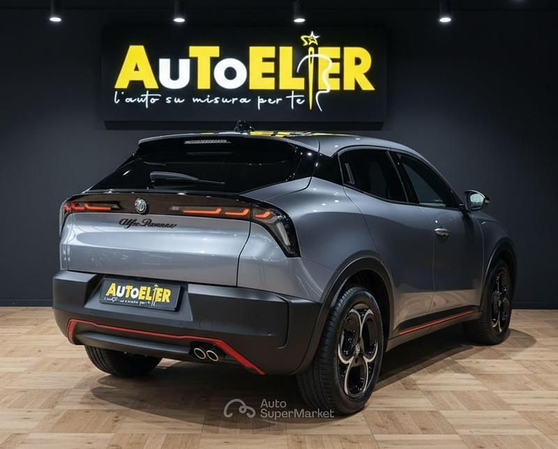 Nuova Alfa Romeo Junior Edizione Speciale 145 CV (106 kW) 2026 Grigio SUV