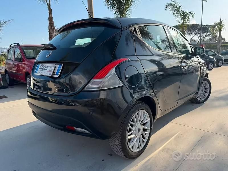 Usata Lancia Ypsilon 69 CV (50 kW) 2014 Nero Utilitaria