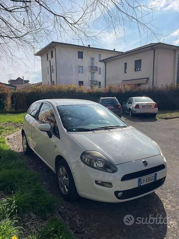 Usata Fiat Punto 77 CV (56 kW) 2014 Bianco Utilitaria