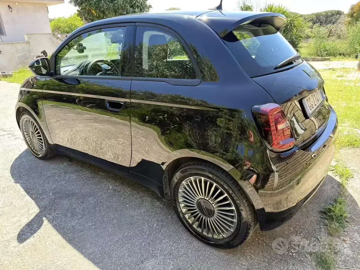 Usado Fiat 500e Action 42 kW (58 CV) 2022 Negro Berlina