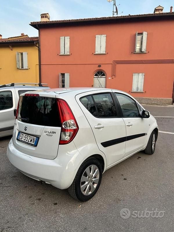 Usata Suzuki Splash 86 CV (63 kW) 2010 Bianco Utilitaria