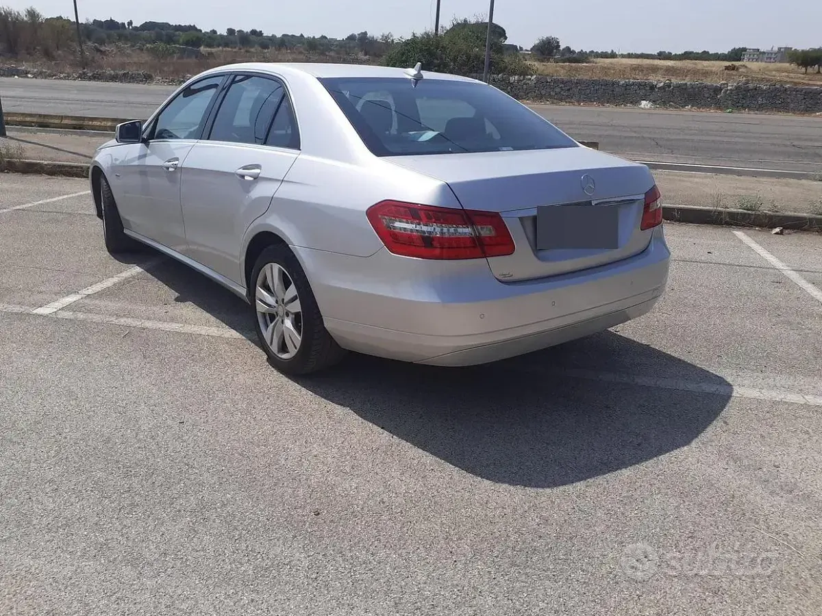 Usata Mercedes E220 Avantgarde 170 CV (125 kW) 2013 Grigio Berlina