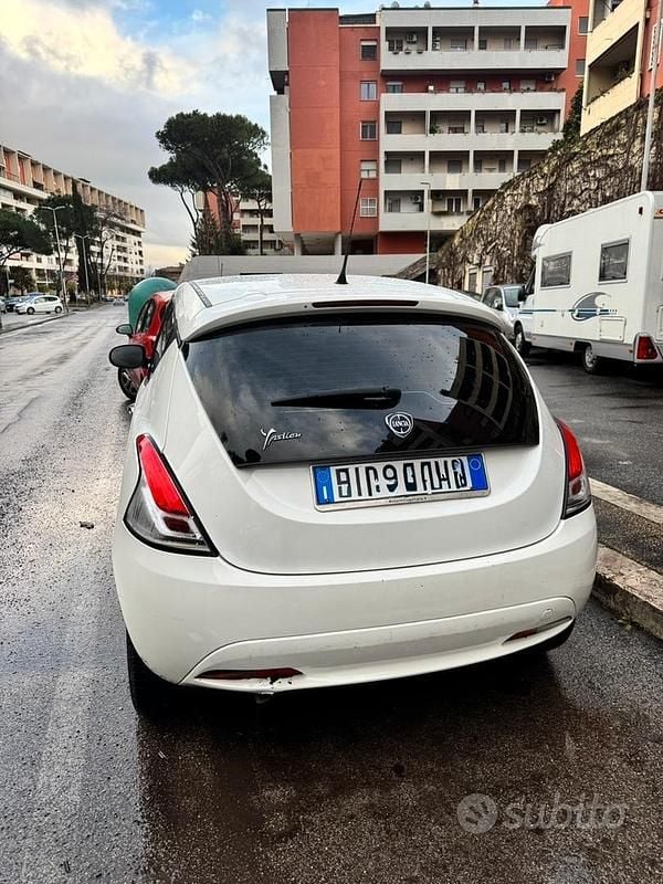 Usata Lancia Ypsilon 69 CV (50 kW) 2017 Bianco Utilitaria
