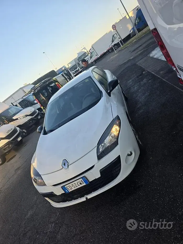 Usata Renault Mégane III 110 CV (80 kW) 2011 Bianco Berlina