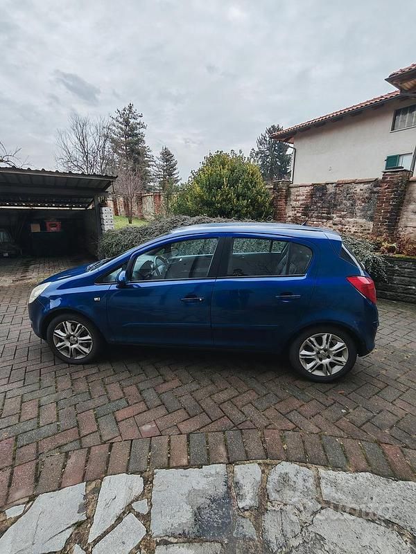 Usata Opel Corsa Cosmo 90 CV (66 kW) 2007 Blu Berlina