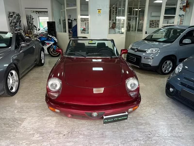 Usata Alfa Romeo Spider 109 CV (80 kW) 1991 Rosso Cabrio